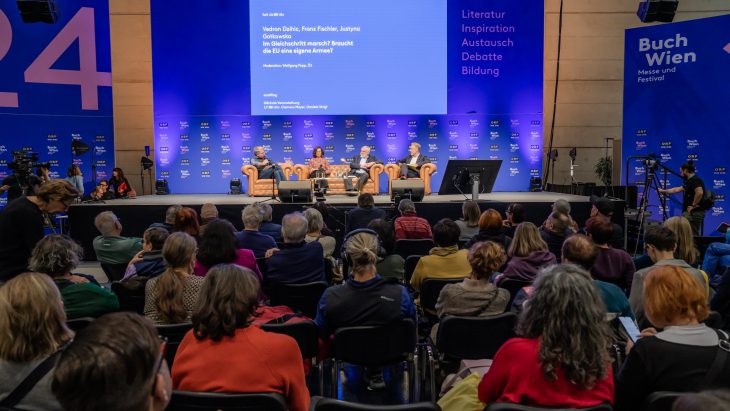 Justyna Gotkowska, Franz Fischler und Vedran Dzihic auf der Buch Wien 24